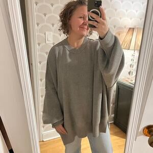 Free People - Oversized Grey Sweater - Small